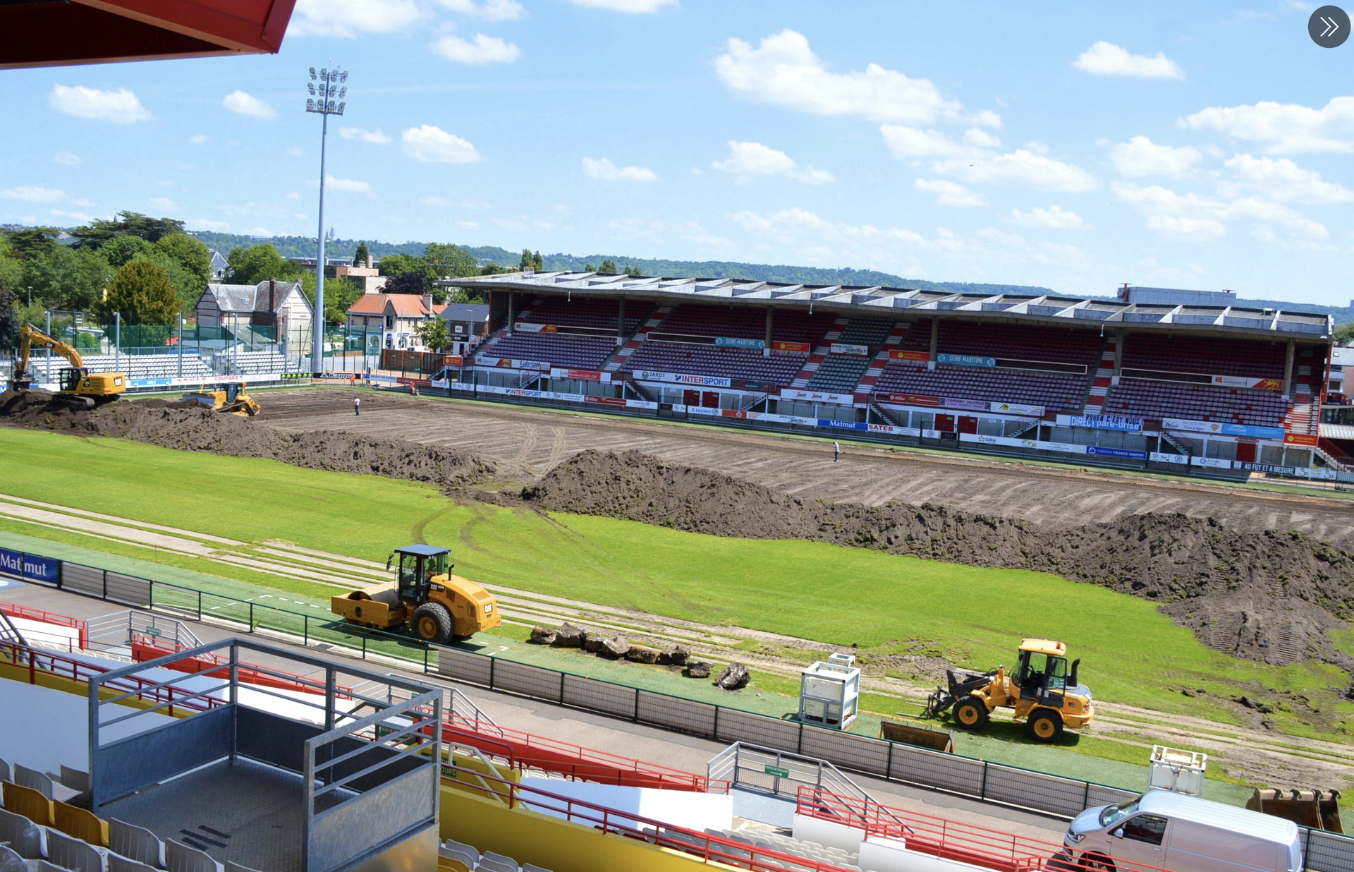 travaux-refection-gazon-hybride-rouen travaux-refection-gazon-hybride-rouen
