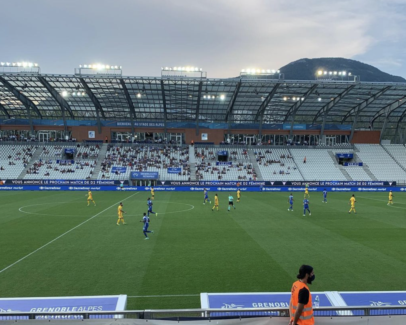 gf-38-premier-match-nouvelle-pelouse-hybride-stade-des-alpes-regulation-thermique gf-38-premier-match-nouvelle-pelouse-hybride-stade-des-alpes-regulation-thermique
