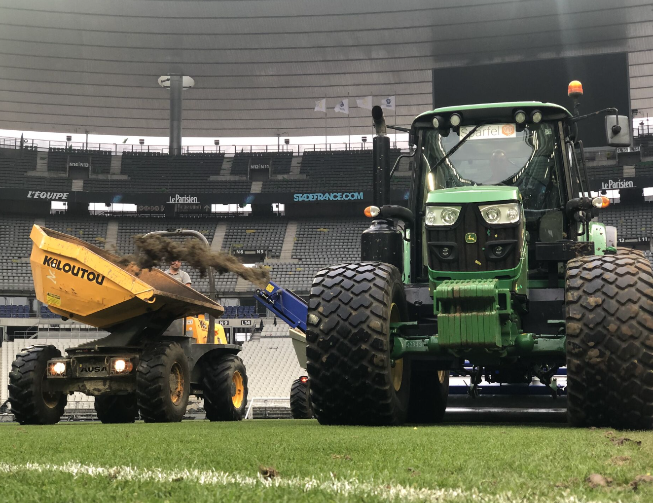 nouvelle-pelouse-stade-de-france-pour-la-finale-de-la-ligue-des-champions