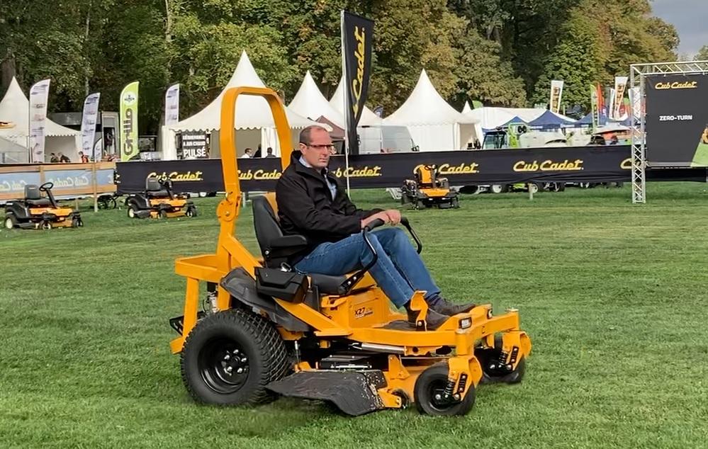 Cub_Cadet_XZ7.jpg Cub_Cadet_XZ7.jpg