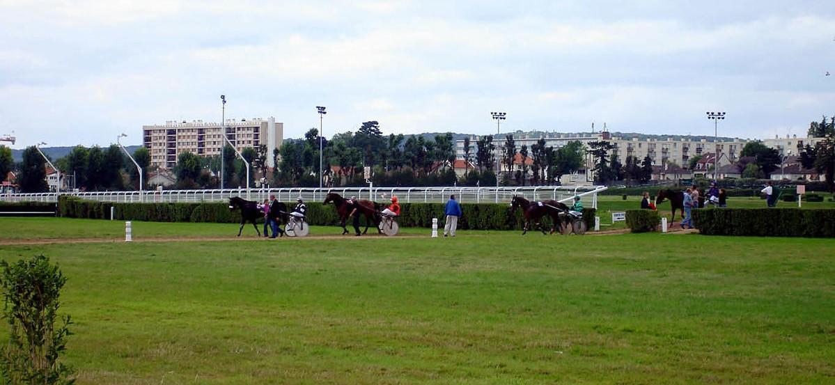 Hippodrome_Enghien_Gazon