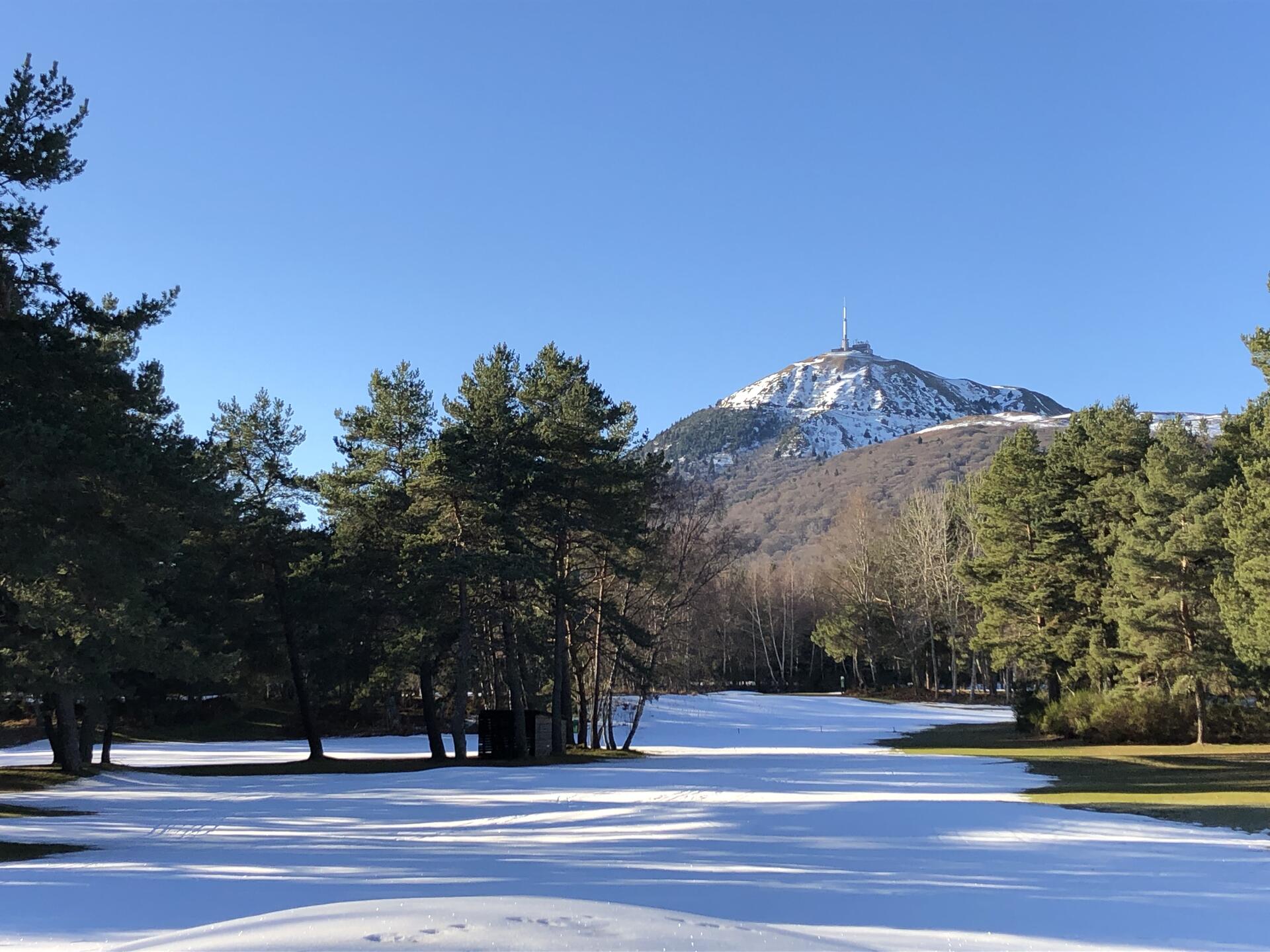 golf-des-volcans-sous-la-neige