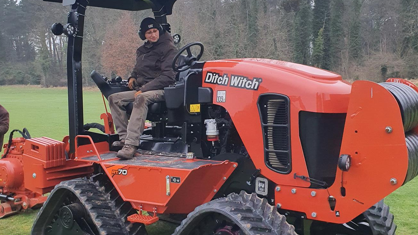 Ditch-Witch-France-trancheuse-RT70-Quad