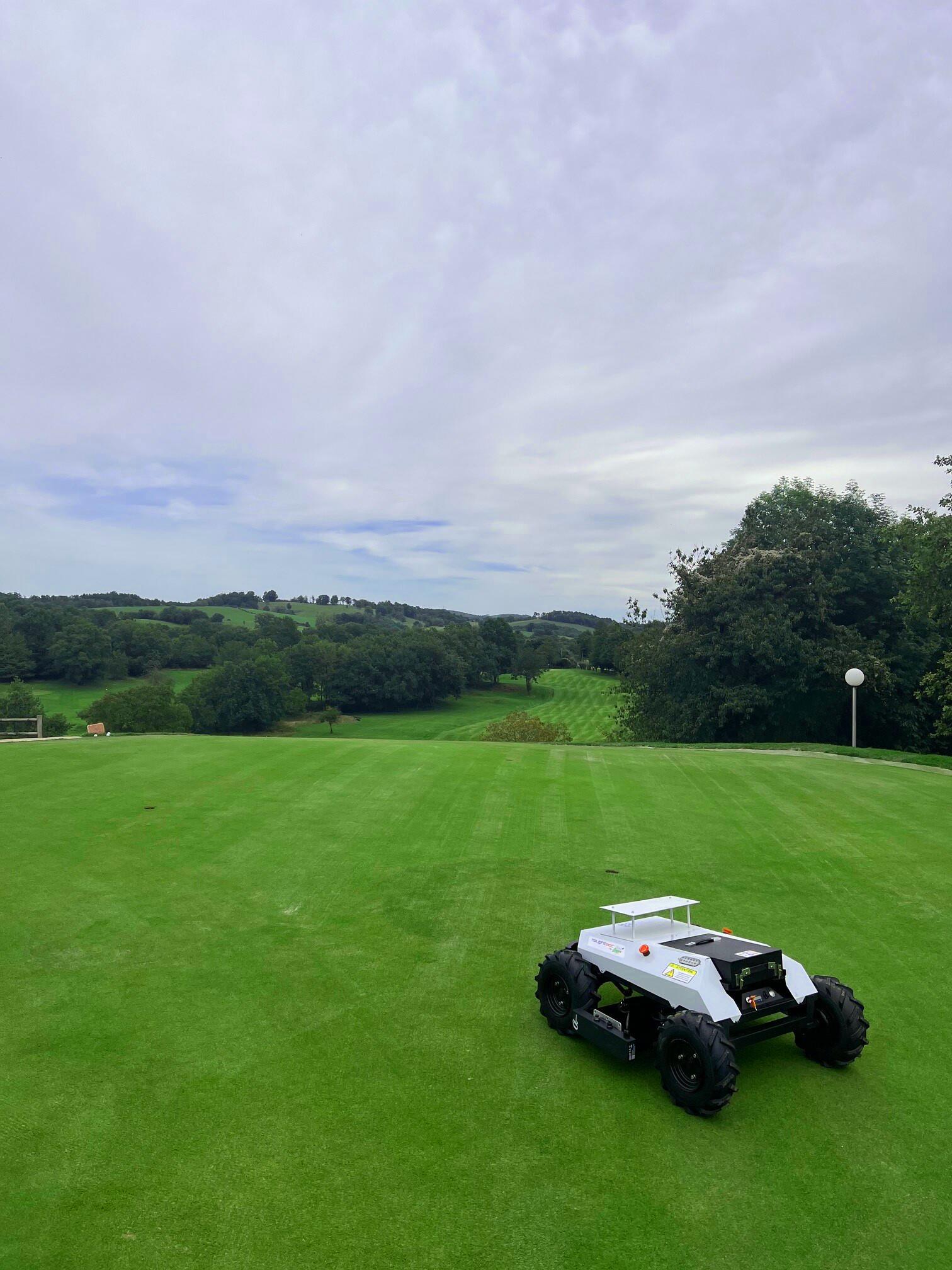 team-green-light-TGlightBot-robot-multifonctions-luminotherapie