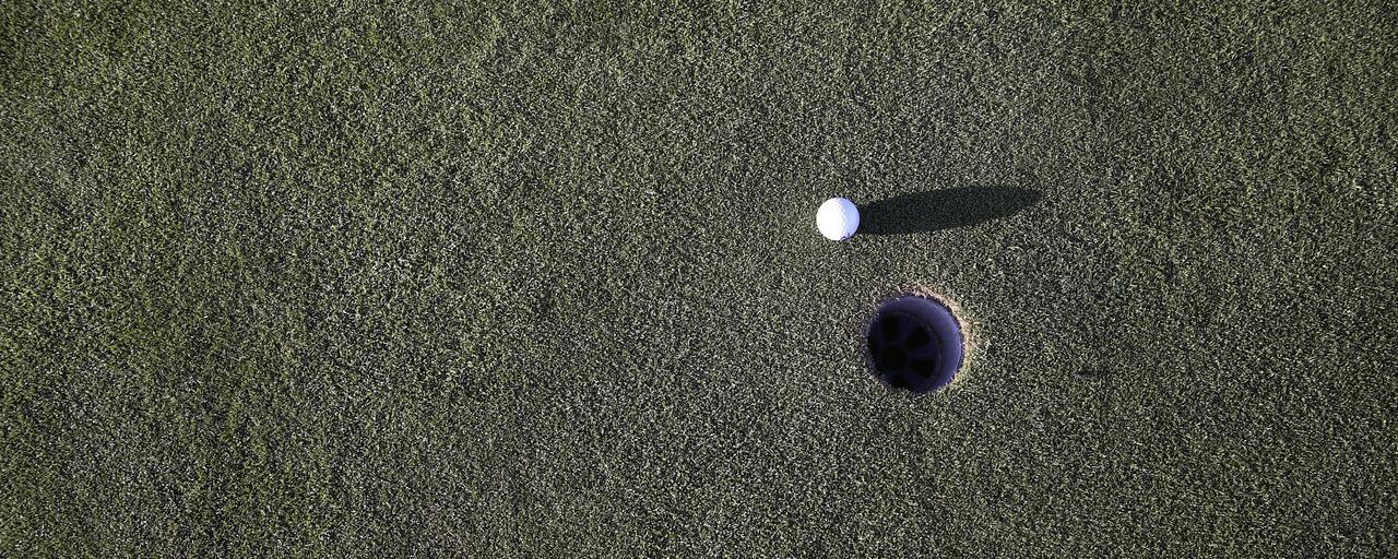 golf-vandalisé-gazon-pelouse