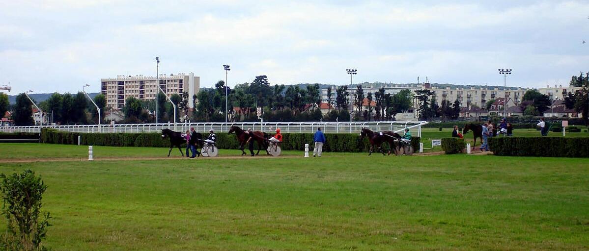Hippodrome_Enghien_Gazon