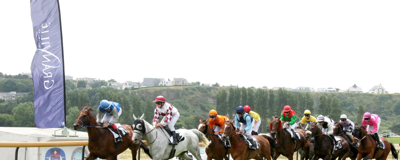 Hippodrome_Granville_societe_hippique_granville.jpg Hippodrome_Granville_societe_hippique_granville.jpg